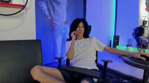 anddy_hugecock online show from 05/17/26, 01:29