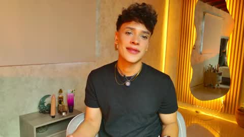 Snapshot of ander_ashford77 chatting on 06/01/26, 12:18 Ander online show from 06/01/26, 12:18