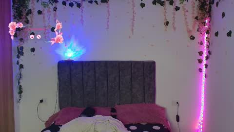 Snapshot of andra_rosse chatting on 05/29/26, 04:32 Andra de la Rosse online show from 05/29/26, 04:32