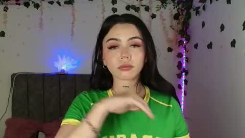 Snapshot of andra_rosse chatting on 06/14/26, 02:24 Andra de la Rosse online show from 06/14/26, 02:24