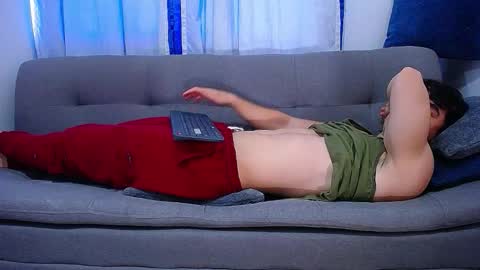 Snapshot of andre_parker chatting on 09/17/25, 08:43 Andre Parker online show from 09/17/25, 08:43