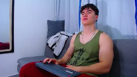 Snapshot of andre_parker chatting on 10/24/25, 01:35 Andre Parker online show from 10/24/25, 01:35