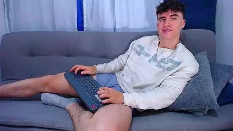 Snapshot of andre_parker chatting on 11/08/25, 12:11 Andre Parker online show from 11/08/25, 12:11