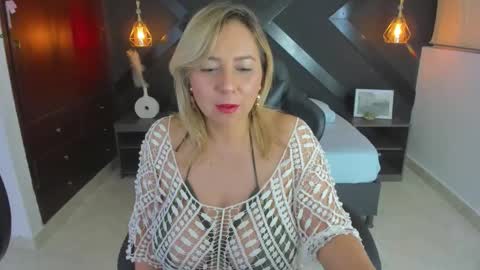 Snapshot of andre_soto_ chatting on 09/18/25, 02:13 A N D R E online show from 09/18/25, 02:13