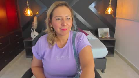 Snapshot of andre_soto_ chatting on 10/05/25, 02:54 A N D R E online show from 10/05/25, 02:54