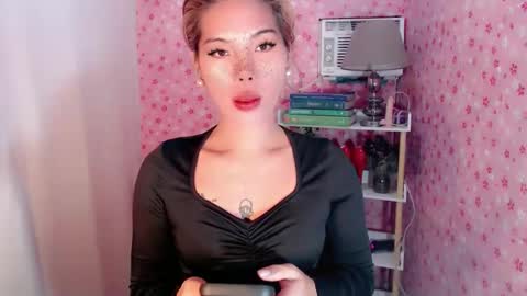 andrea06121998 online show from 11/23/25, 10:37