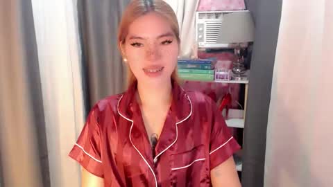 andrea06121998 online show from 02/22/26, 11:20