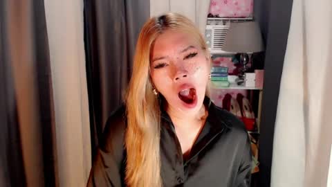 andrea06121998 online show from 07/08/26, 05:28