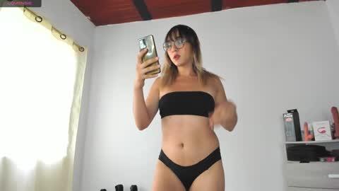 Snapshot of andrea_hillss2 chatting on 01/06/25, 03:51 ANDREA online show from 01/06/25, 03:51