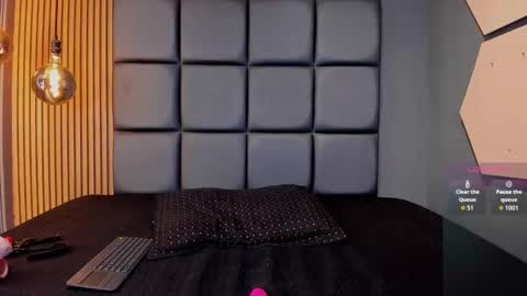  ANDREA  online show from 10/22/25, 01:22