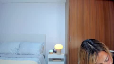 andrea online show from 11/06/25, 01:17