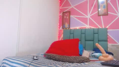 andrea ospina1 online show from 01/15/25, 03:29
