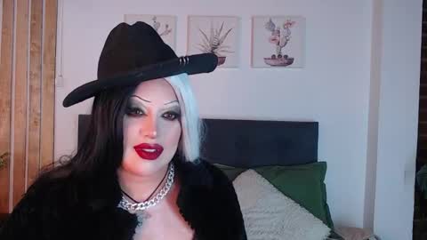 Snapshot of andrea_secret_ chatting on 10/08/25, 03:20 ANDREA online show from 10/08/25, 03:20