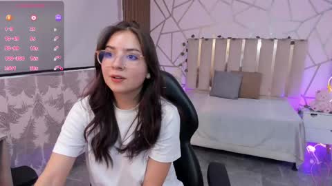 Snapshot of andrea_tay1 chatting on 05/08/26, 09:53 andrea_tay1 online show from 05/08/26, 09:53