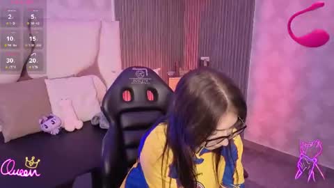 andrea_tay1 online show from 06/23/26, 07:12