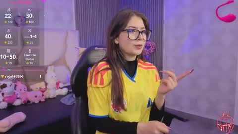 andrea_tay1 online show from 07/07/26, 07:29