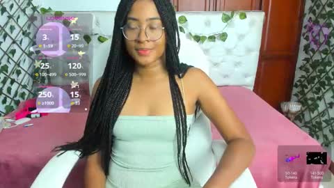 Naomi Andrea Daviss online show from 11/25/25, 02:50