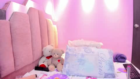 Snapshot of andreasweet2 chatting on 12/15/25, 08:35 A n d r e a S w e e t online show from 12/15/25, 08:35