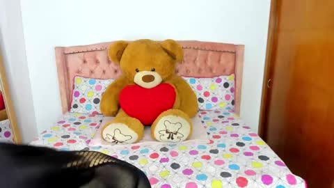 Snapshot of andreaytatyts chatting on 11/09/25, 12:58 Andrea Y Taty online show from 11/09/25, 12:58