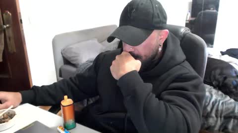 Snapshot of andrecampos87 chatting on 12/16/25, 02:11 Instagram online show from 12/16/25, 02:11