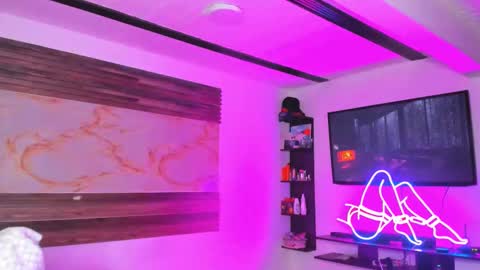 Snapshot of andrees_s chatting on 10/08/25, 01:03 andrees_s online show from 10/08/25, 01:03