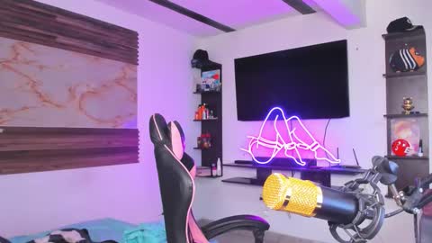 Snapshot of andrees_s chatting on 10/13/25, 11:27 andrees_s online show from 10/13/25, 11:27