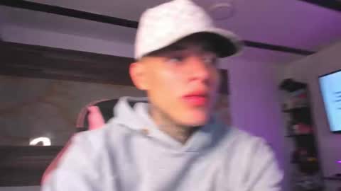 Snapshot of andrees_s chatting on 11/23/25, 03:17 andrees_s online show from 11/23/25, 03:17