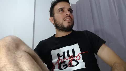 Snapshot of andres_blanco_ chatting on 10/22/25, 04:57 i am Andres online show from 10/22/25, 04:57