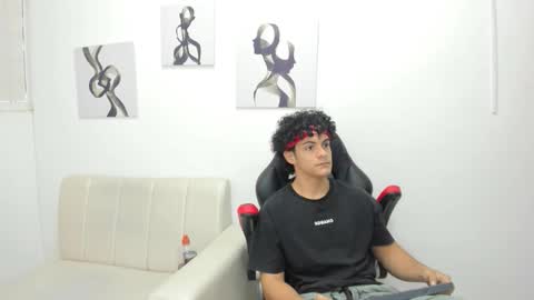 Snapshot of andres_cream chatting on 09/19/25, 12:28 andres_cream online show from 09/19/25, 12:28