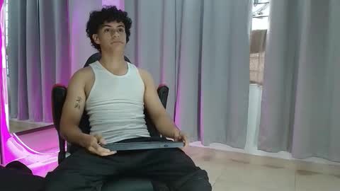 Snapshot of andres_cream chatting on 10/06/25, 12:35 andres_cream online show from 10/06/25, 12:35