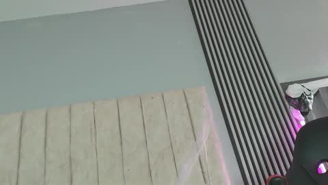 Snapshot of andres_cream chatting on 10/10/25, 05:01 andres_cream online show from 10/10/25, 05:01