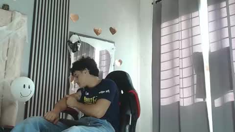 Snapshot of andres_cream chatting on 10/14/25, 12:28 andres_cream online show from 10/14/25, 12:28