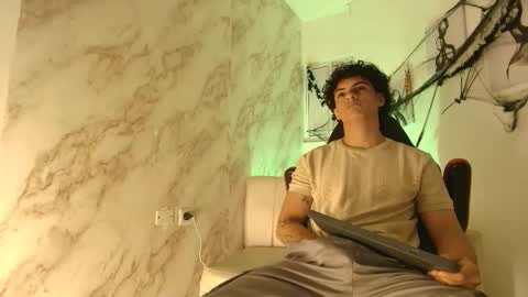 Snapshot of andres_cream chatting on 11/03/25, 01:01 andres_cream online show from 11/03/25, 01:01