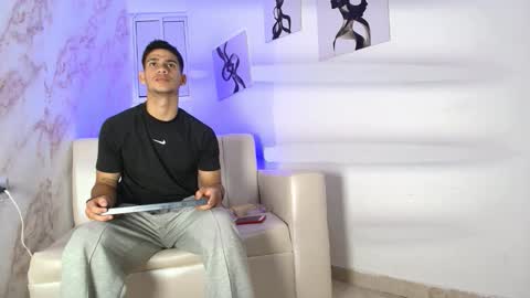 Snapshot of andres_stud chatting on 11/04/25, 04:44 andres_stud online show from 11/04/25, 04:44