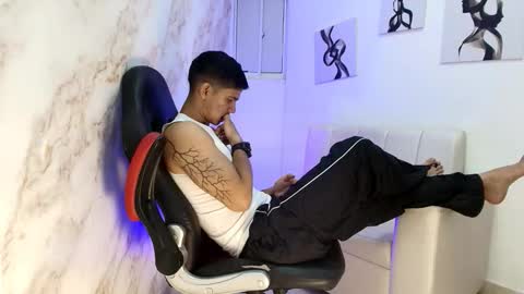 Snapshot of andres_stud chatting on 11/13/25, 06:01 andres_stud online show from 11/13/25, 06:01