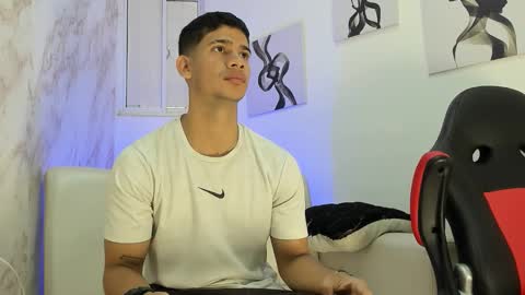 Snapshot of andres_stud chatting on 11/18/25, 12:42 andres_stud online show from 11/18/25, 12:42