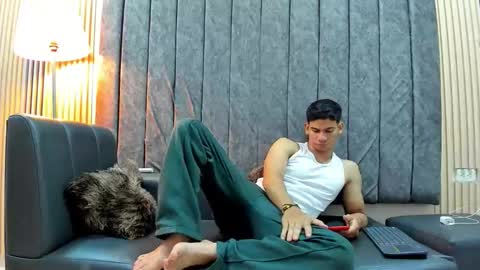 Snapshot of andres_stud chatting on 11/22/25, 05:17 andres_stud online show from 11/22/25, 05:17