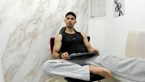 Snapshot of andres_stud chatting on 11/24/25, 04:23 andres_stud online show from 11/24/25, 04:23