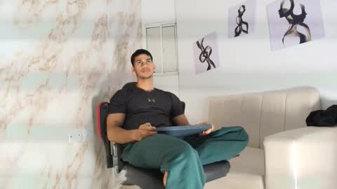 Snapshot of andres_stud chatting on 11/29/25, 04:26 andres_stud online show from 11/29/25, 04:26