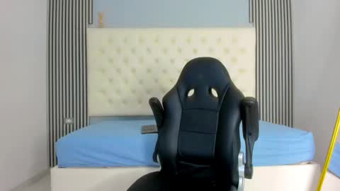 Snapshot of andres_stud chatting on 12/17/25, 04:40 andres_stud online show from 12/17/25, 04:40