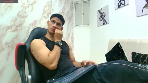 Snapshot of andres_stud chatting on 12/21/25, 04:19 andres_stud online show from 12/21/25, 04:19