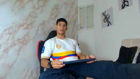 Snapshot of andres_stud chatting on 01/13/26, 04:29 andres_stud online show from 01/13/26, 04:29