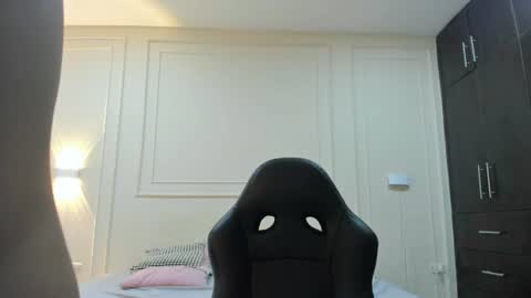 Snapshot of andres_stud chatting on 06/13/26, 04:10 andres_stud online show from 06/13/26, 04:10