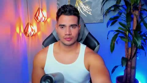 Snapshot of andresfiit chatting on 11/16/25, 10:26 Andres online show from 11/16/25, 10:26