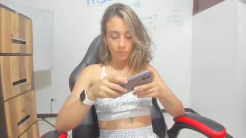 Isa  --------- online show from 01/19/25, 08:19