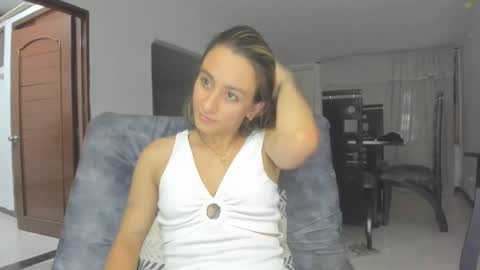 Isa  --------- online show from 02/05/25, 03:55