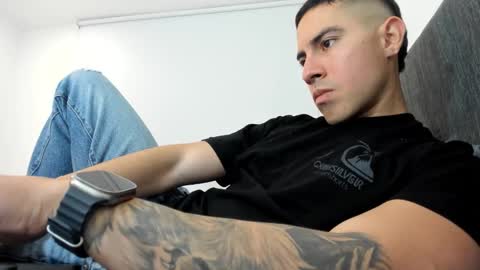 Snapshot of andresjuan92 chatting on 02/14/26, 03:03 onlyfanscallmegotter online show from 02/14/26, 03:03