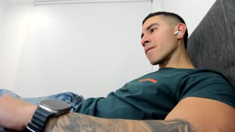 Snapshot of andresjuan92 chatting on 02/24/26, 03:37 onlyfanscallmegotter online show from 02/24/26, 03:37