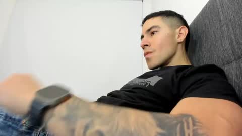 Snapshot of andresjuan92 chatting on 04/24/26, 01:19 onlyfanscallmegotter online show from 04/24/26, 01:19