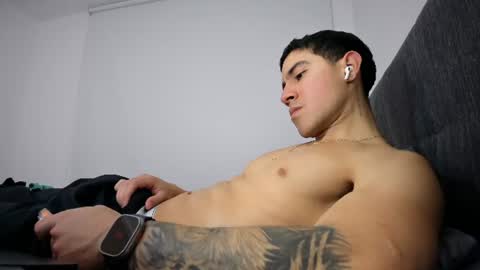 Snapshot of andresjuan92 chatting on 06/15/26, 04:15 onlyfanscallmegotter online show from 06/15/26, 04:15